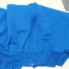 Ruházat - Trui blauw, amint azt Regio Antwerpen - Brussel az iLost segítségével jelentette.