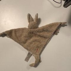 Knuffelspeeltje, zoals gemeld door IKEA Mons met iLost