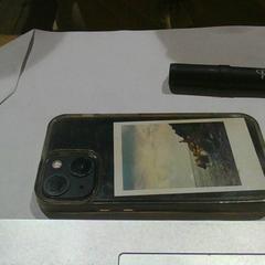 Teléfono móbil zwart iPhone, segundo informou Pukkelpop Camping Chill usando iLost