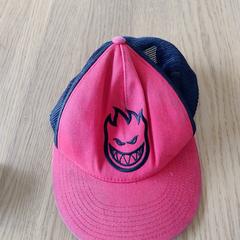 캡 rood met duiveltje, iLost를 사용하여 Regio Limburg - Leuven에 보고됨