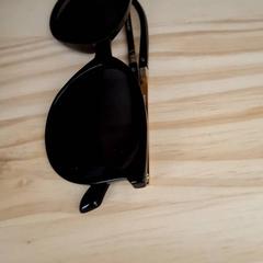 Gafas de sol, segundo informou IKEA Paris - Italie Deux usando iLost
