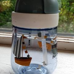Botella para beber Met bootjes, segundo informou DierenPark Amersfoort usando iLost