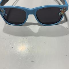 Óculos de sol Blauw, como reportado por Fenix utilizando o iLost