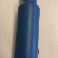 Bottiglia d'acqua, come riportato da HTM utilizzando iLost