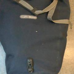 Rucksack & Fahrradtasche op naam van Drewes, gemeldet von Gemeente Amsterdam über iLost