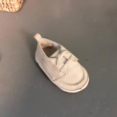 Schoentje baby がiLostで Diergaarde Blijdorp によって報告されました