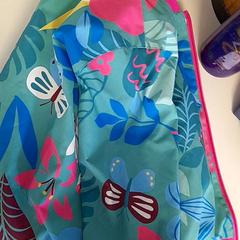 Veste Roze, groen, a été signalé par Dolfinarium utilisant iLost