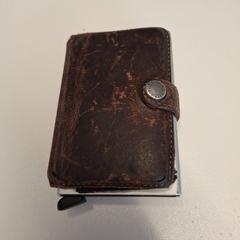 Wallet Bossuyt, as reported by Regio West-Vlaanderen using iLost