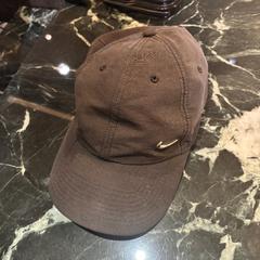 모자 Nike, iLost를 사용하여 Van der Valk Duiven bij Arnhem A12에 보고됨