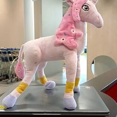 Mazlící hračka Licorne Rose, jak nahlášeno IKEA Strasbourg pomocí iLost