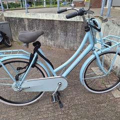 Een lichtblauwe cortina fiets, segundo informou a iLost