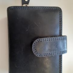 Wallet - Hadiza, as reported by Centraal magazijn using iLost