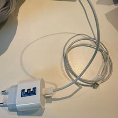 Adaptador & Cargador WHITE, ha sido reportado por Room Mate Bruno con iLost