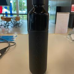 Botella de auga Zwart, segundo informou Heidelberglaan 15 usando iLost