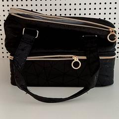 Beautycase & /tas zwart, zoals gemeld door Qbuzz GD Groningen HS met iLost