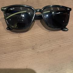 Sonnenbrille Zwart, gemeldet von Pathé Arnhem über iLost