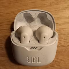 JBL draadloze oortjes wit, som rapportert til iLost