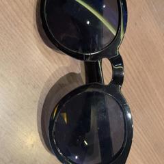 Sunglasses, as reported by Pathé Arnhem using iLost