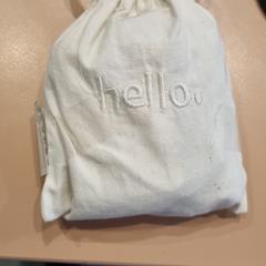 White pouchet hello, segons ha informat MEININGER Hotel Venezia Mestre mitjançant iLost
