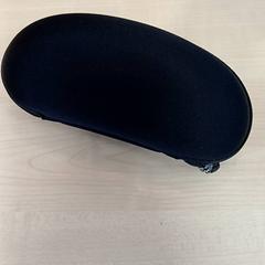 Estuche para lentes Noir, segundo informou IKEA Strasbourg usando iLost