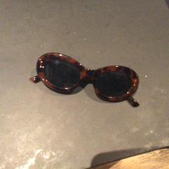 Gafas de sol, segundo informou Van der Valk Hotel Amsterdam Zuidas usando iLost