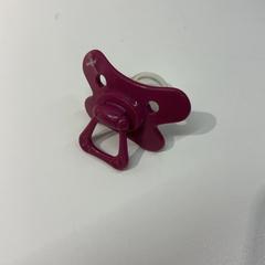 الحلمة Bordeaux rood paars، كما تم الإبلاغ عنه بواسطة IKEA Groningen عبر iLost