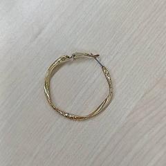 イヤリング がiLostで IKEA Brest Guipavas によって報告されました
