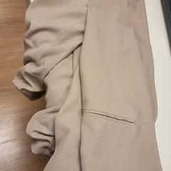 Blazer Beige, gemeldet von Pathé Tuschinski über iLost