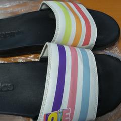 Pantuflas, segundo informou Carlton Beach Hotel usando iLost