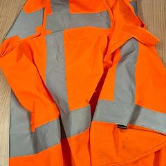 Sikkerhetsvest Oranje, som rapportert av Connexxion Noord Holland Noord Hoorn ved bruk av iLost