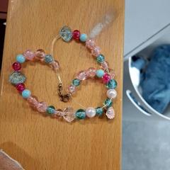 Collier fille Perles, zoals gemeld door IKEA Caen Fleury-sur-Orne met iLost