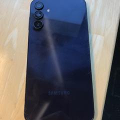 Donkerblauwe Samsung telefoon, gerapporteerd met iLost