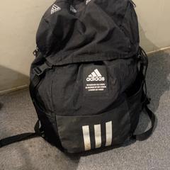 Batoh Adidas, jak nahlášeno Dekmantel Festival pomocí iLost
