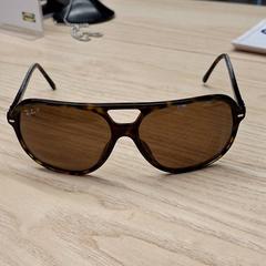 Lunettes de soleil, come riportato da IKEA Montpellier utilizzando iLost