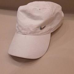 캡 Nike, iLost를 사용하여 Van der Valk Hotel Schiphol에 보고됨