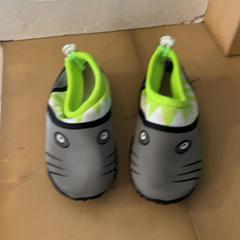 Waterschoenen, come riportato da Familie Resort Molenwaard utilizzando iLost