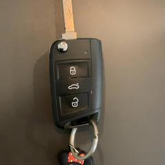 Autoschlüssel black and with a Minnie key chain. 6.6.25, gemeldet von MEININGER Hotel Hamburg City Center über iLost