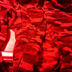 Trui Camo sweater vest, zoals gemeld door Club Nyx/Exit Café met iLost
