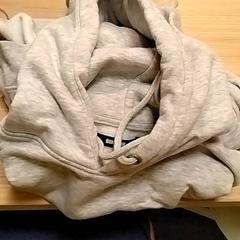 Camisola com capuz, como reportado por IKEA Karlstad utilizando o iLost