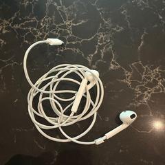 Hörlur wit apple, rapporterat av Van der Valk Hotel Veenendaal med iLost