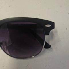 Sonnenbrille, gemeldet von Liquicity Festival über iLost