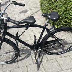 Zwarte Gazelle fiets met kinderzadel op stang, jak bylo nahlášeno na iLost