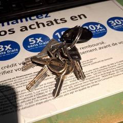 Clees, como reportado por IKEA Villiers-sur-Marne utilizando o iLost