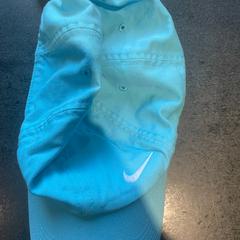 Gorra de beisbol, segons ha informat Hotel V Fizeaustraat mitjançant iLost