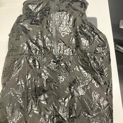 Poncho Merk Desigual kleur zwart, rapporterat av Gemeente Zandvoort med iLost