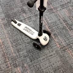 Scooter Wit zwart, segons ha informat Connexxion Amstelland-Meerlanden Schiphol Zuid mitjançant iLost