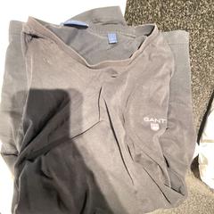 Camiseta de manga corta Grijs, ha sido reportado por Hotel Van der Valk Harderwijk op de Veluwe con iLost