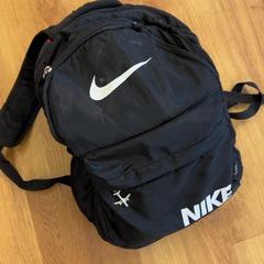 Mochila, segundo informou HTM usando iLost