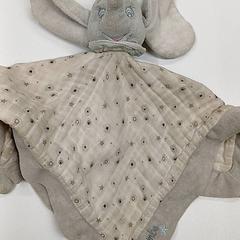 Peluche pulseira Doudou dumbo, como reportado por IKEA Clermont Ferrand utilizando o iLost