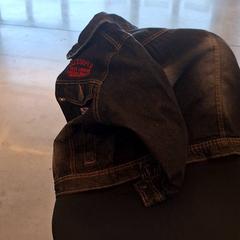 Giacca di jeans Noir, come riportato da IKEA Hénin-Beaumont utilizzando iLost